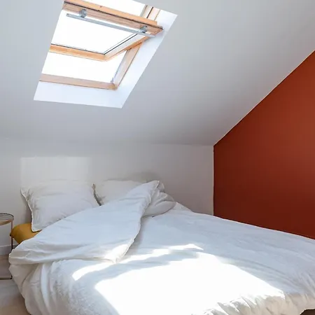 Les Maisons Acajou - *