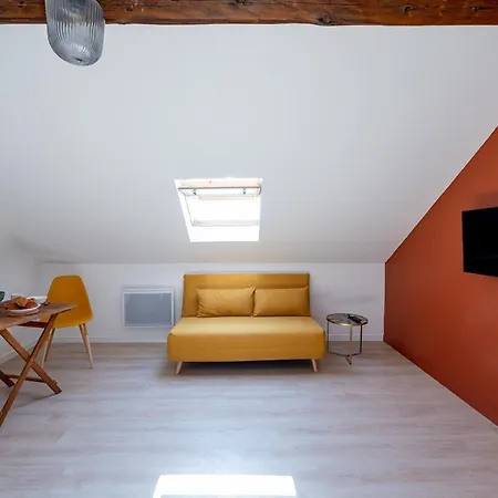 Les Maisons Acajou - *