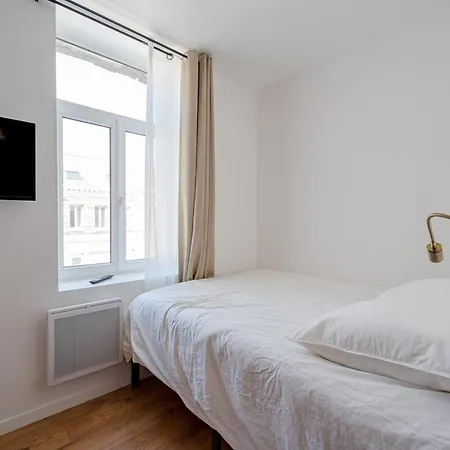 Les Maisons Acajou - *
