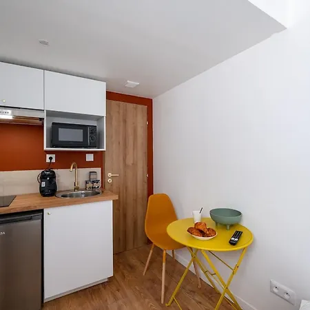 Les Maisons Acajou - *