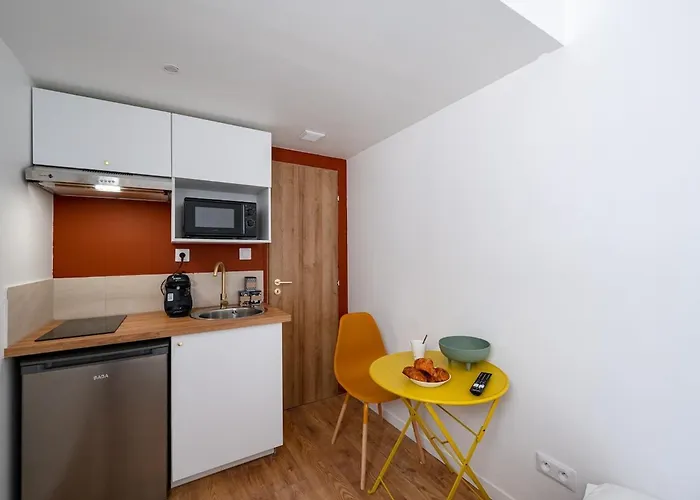 Les Maisons Acajou - *