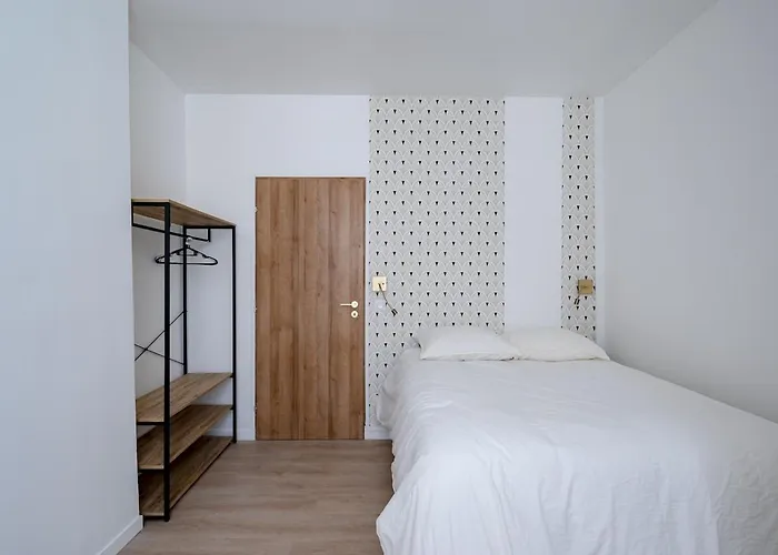 Les Maisons Acajou - *